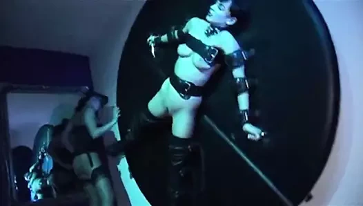 Tatlı boyun eğme - gotik fetiş kırbaç müzik videosu