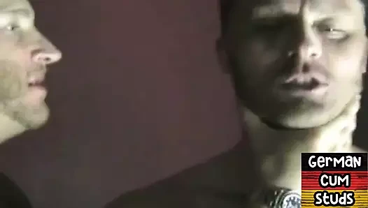 Döl seven Alman sporcu prezervatifsiz amatör yakın çekimde sikiliyor