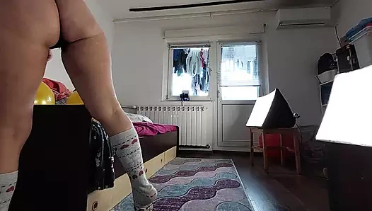 Kıllı orta yaşlı seksi kadını izliyorum, kıllı amcık, büyük memeler, büyük göt. Büyük götlü, kıllı amcıklı, büyük memeli, büyük götlü ateşli latin.