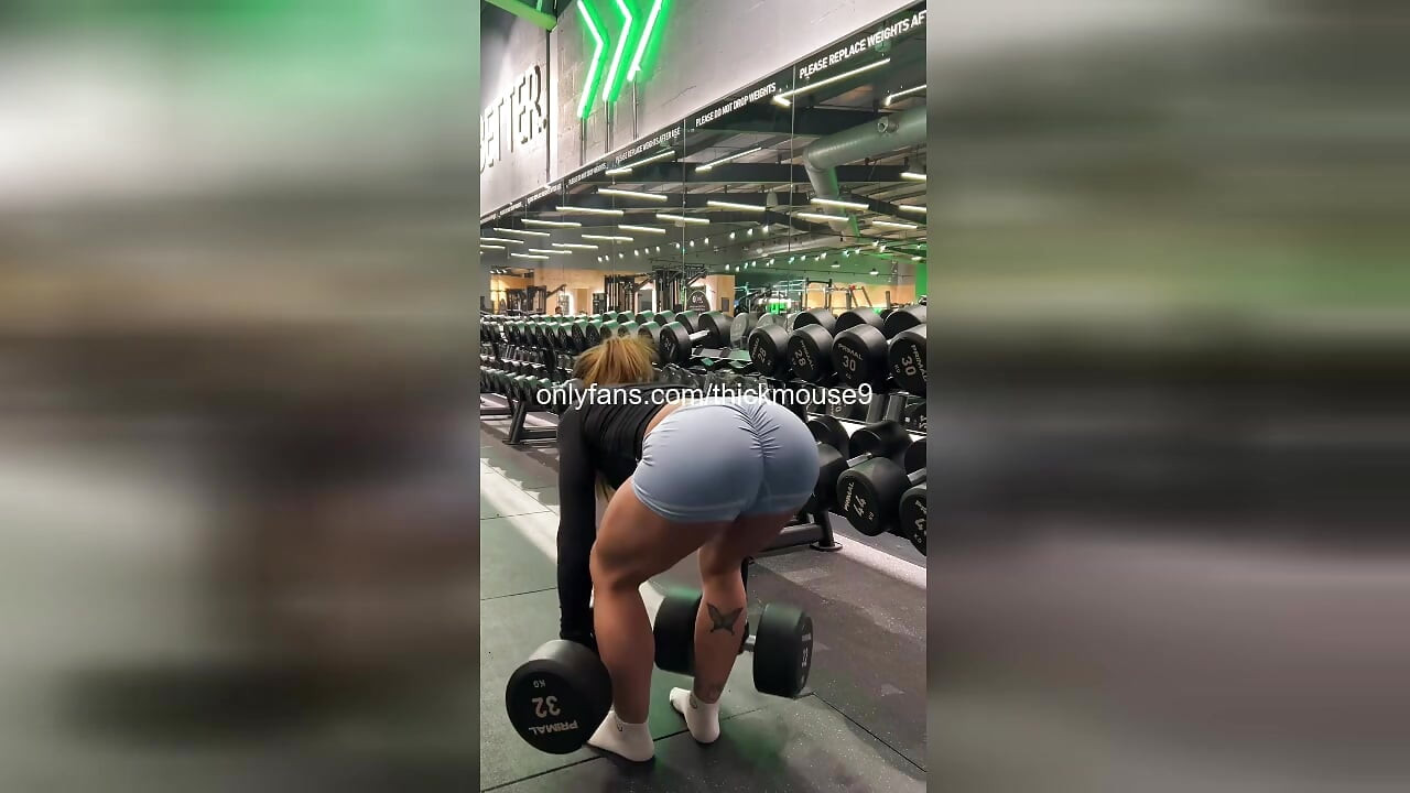 Tiktok orospusu iki kaslı adam tarafından anal sikiliyor - amcık dölle dolu!