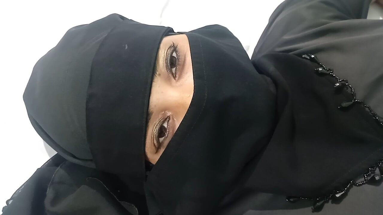 Burka'ya boşalma, Müslüman bir kızın güzel aç gözleri