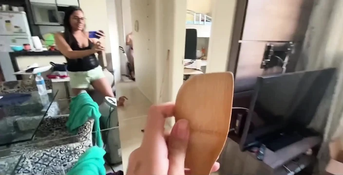 Tanrıça Kiffa yerli kölesini yakaladı