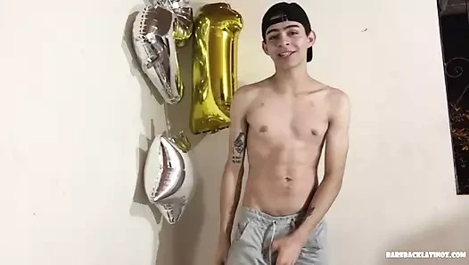 Latin oğlan paul kriko kapalı