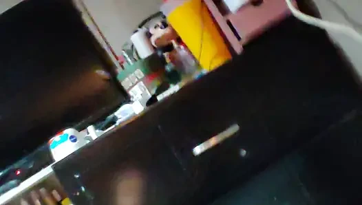 Lusi tatminsiz evli kadın kocasını aldatmayı düşünüyor