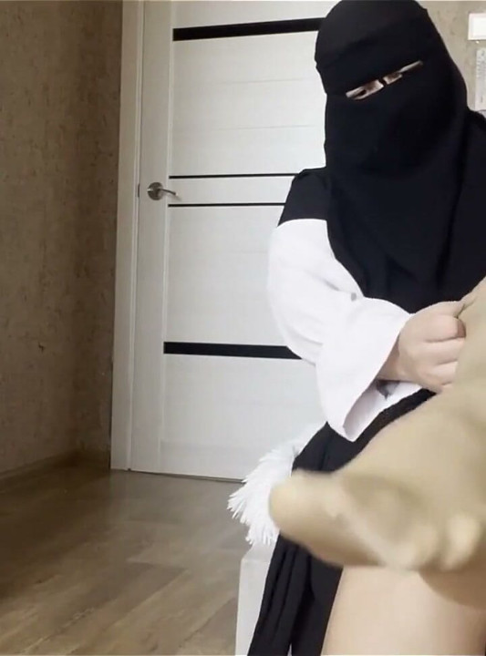 Çoraplı Arap Khalifa üvey oğluna mastürbasyon talimatları veriyor