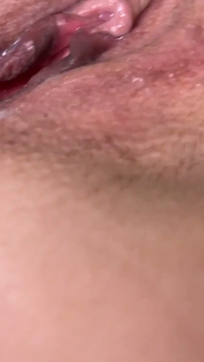 Üvey erkek kardeş diyor ki: Kart oyununda kaybettin. Bahse girerim amını yalıyor mudur? 🤤 | Klip 1