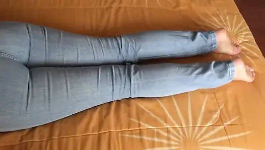 Sonunda baldızımla mastürbasyon yapmayı, onun tadını çıkarmayı ve büyük götüne boşalmayı başardım
