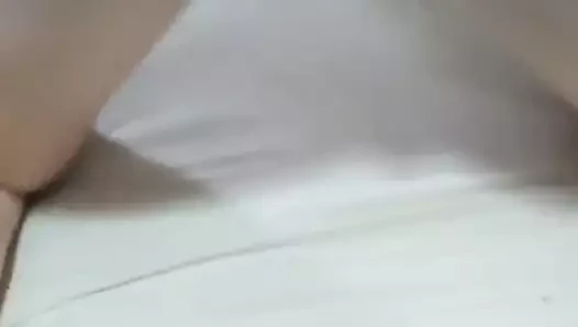 Mostrando o cuzinho rosa