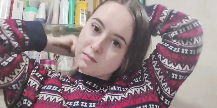 Saçımı fırçalıyor ve detangling