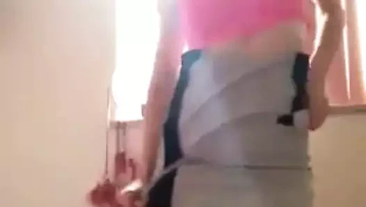 Teyzem küçük bir dans yapmıyor