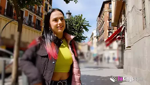 Amatör küçük memeli Kolombiyalı bebek sert sikiliyor