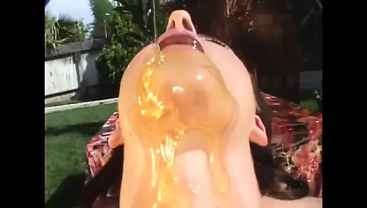 İri göğüslü kaltak büyük sert yarağı alıyor