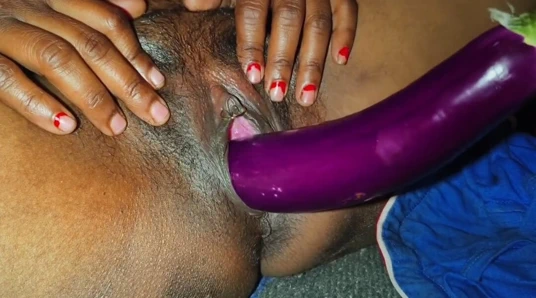 Bangali papa anne ke chut me baigan dal ke chudai kar rahe beta madharchod ne video bana ke viral kar diya.Hintli teyze