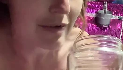 İyi bir çocuk ol ve annenin sikiş kedi kıyafeti olarak seksiliğini çıkarmasına ve doğum günü kıyafeti olarak seksiliğine yardımcı olun