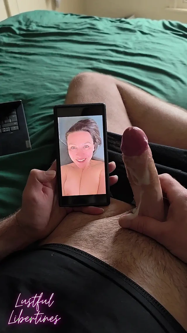 Üvey annemin orta yaşlı seksi en iyi arkadaşımla kazara yüze boşalma zamanı azgın bir çağrıya döndü o doyumsuz kıllı bir olgun