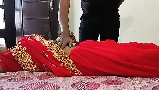 Yeni evli ateşli Hintli desi köylü teyze üvey oğluyla sert sikişiyor