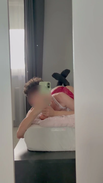 Genç femboy dildo emiyor