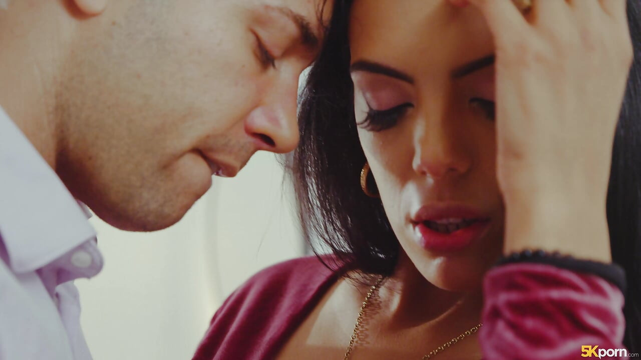 Büyük memeli orta yaşlı seksi kadın Katrina Moreno dölleniyor