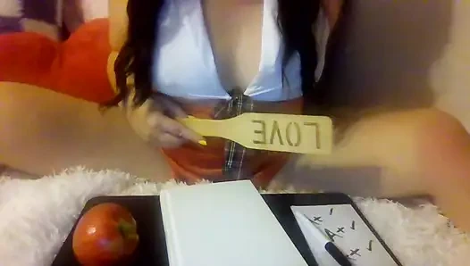 Öğretmen öğrencilerini yaramaz sürtük sınıfına davet ediyor elmasını yiyor