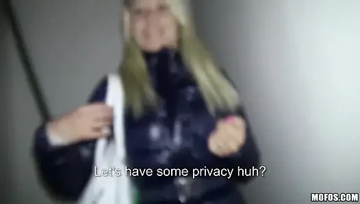 Halka açık pikaplar - Adrienne dtf bir stanger bakış açısı