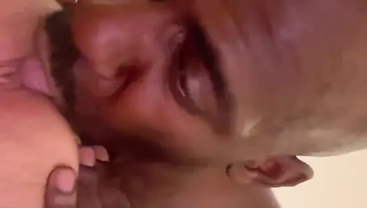 Pirsingli iri güzel kadın amcık bakış açısı