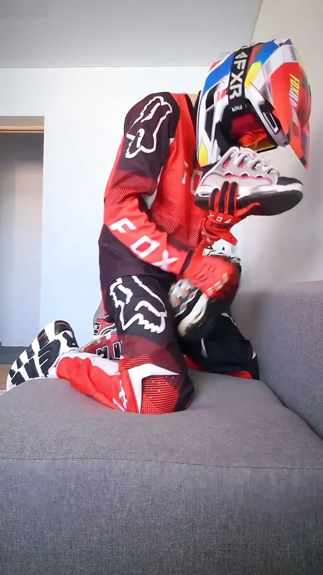 Mxgear giyip Osiris spor ayakkabılarımı sikiyorum