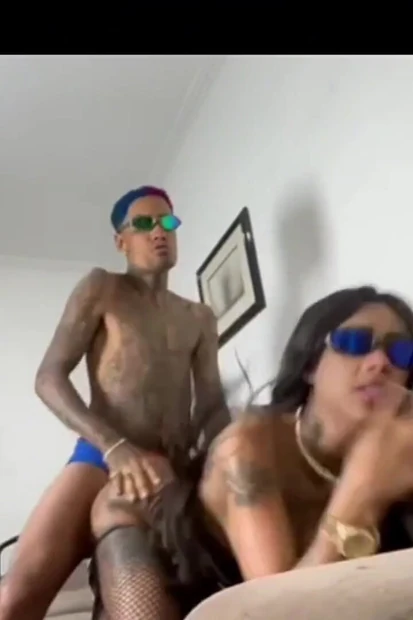 Жена моего соседа уходит, он пользуется этим и возвращается. Смг