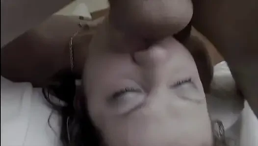 Bu Genç Orospu Için Anal Yumruk Ve Kocaman Bir Penis Poposuna Girdi.