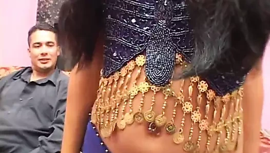 Sıcak göt Hint civciv berbat ve sikikleri iki şişman musluklar