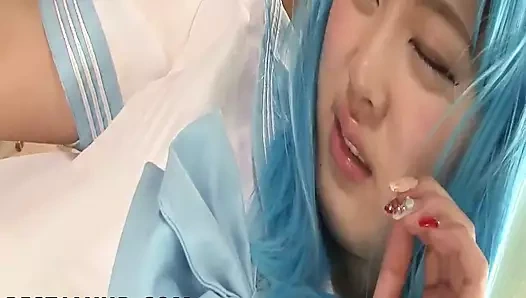 Maki Horiguchi en iyi Asyalı porno şovunda akıllara durgunluk veren bir sakso çekiyor!