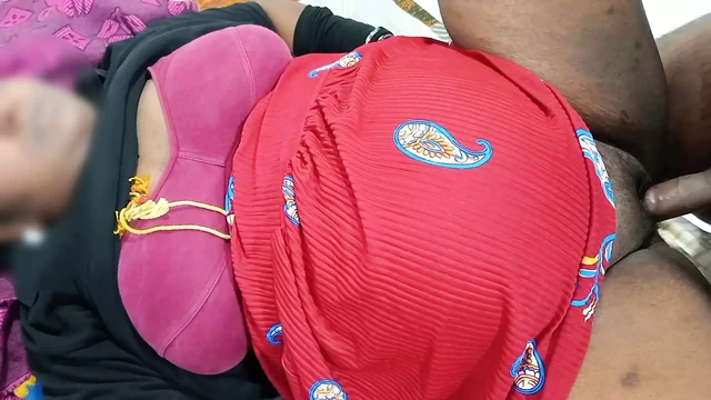 Тамильская сводная сестра наслаждается хардкорным трахом киски со своим сводным братом, когда они одни дома