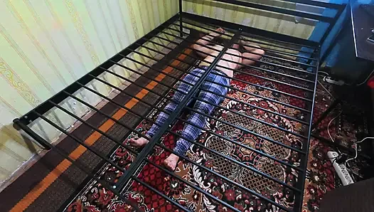 Kamera arkası, kesilmemiş. Yeni bir seks yatağı inşa ediyoruz