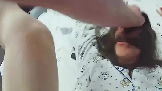 Evli kadın kocasını arkadaşlarıyla aldatıyor