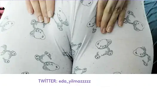 CAMELTOE- SWOLLEN PUSSY- MASTURBATE WITH PAJAMAS