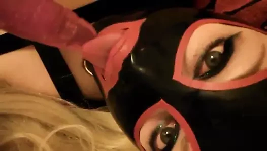 Ustamda rüya görüyorum. maskeli bayan