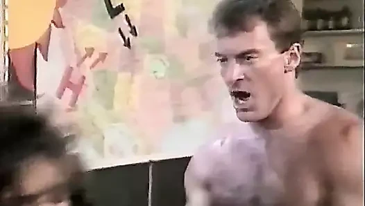 Tracey onu sıkı kedi speared alır