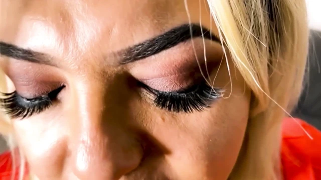 01. HUGE BLACK SKATER RAW FUCKED THE BLONDE TRANS CUMSLUT