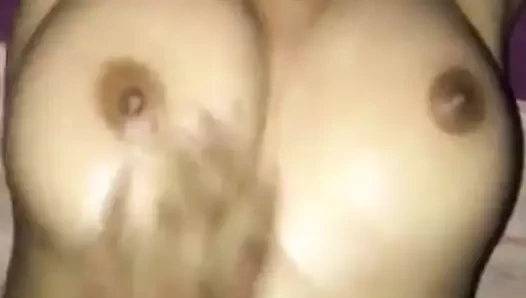 Hint desi göğüsler padosi tarafından emme.