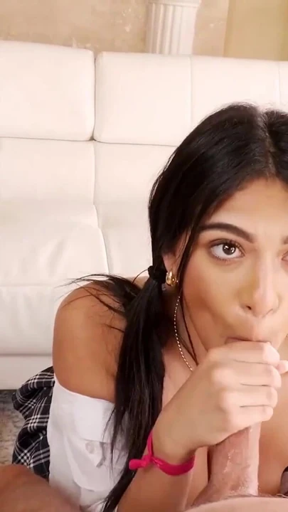 Matematikte iyiyim ama sikişmede daha iyiyim! YoungBusty için Reyna Belle | Klip 1