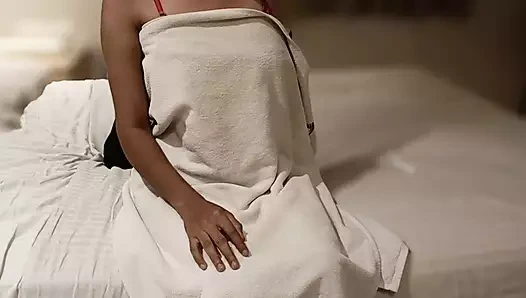 Kadınlar için masaj yapan adam