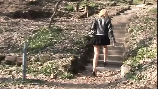 Parkta büyük yarak emiyor
