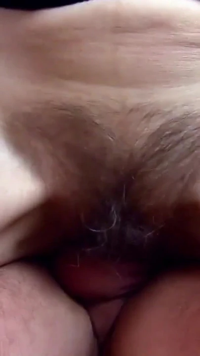 Эмоциональный момент из "73-летнюю бабушку с очень волосатой киской трахает молодой паренек"