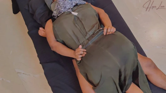 Erkek arkadaşım uzaktayken bahçıvanımı sikiyorum.