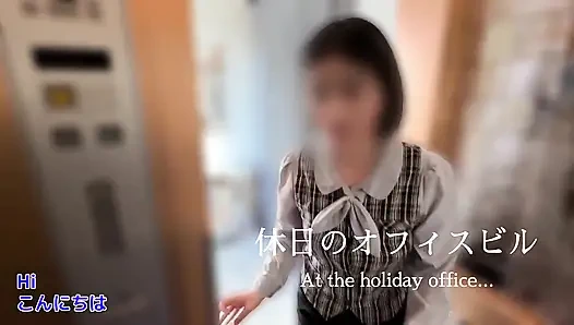 Asansör seksi. Tatilde ofis binası. Bir adam ve bir kadın ilk kez buluşuyor ve seks yapıyor, dölleme.