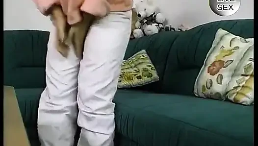 Oyuncu seçmelerinde sarışın olgun duş alıyor ve amcık oynuyor