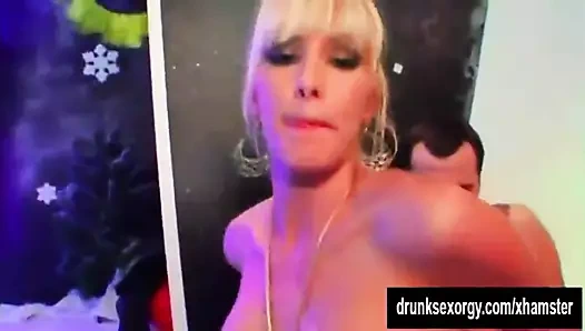 Sıcak orospular sikme içinde kulüp