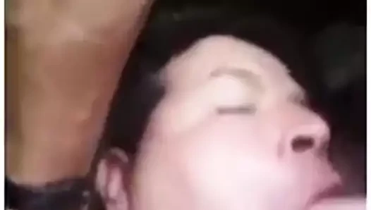 Mamando verga del senor maduro hasta deslecharlo