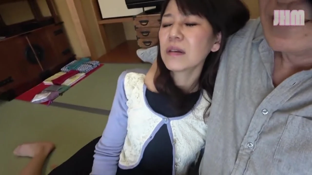 Resort Getaway with Asami, a 55-year-old Married Woman - 1