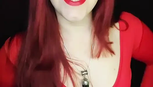 Feminize Etmiş Cuckold ve Ben Bir Gece Kulübünde Penislere Bakıyorum!!