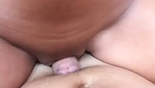 Esmer azgın büyük yarakla arkadaşıyla seks yapıyor